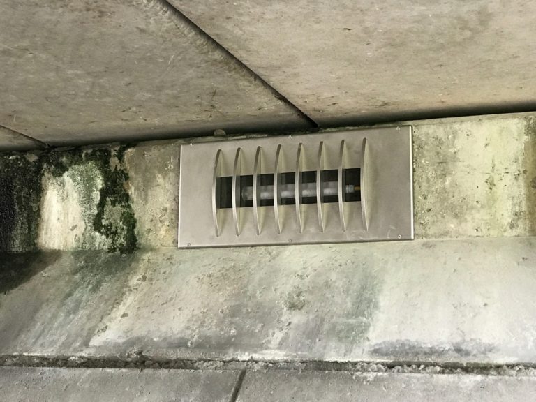 Vandaalbestendige verlichting en armaturen van RXLight in een tunnel in Lijnden. Vandaalbestendige verlichting en armaturen van RXLight in een tunnel in Lijnden.