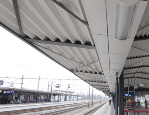 Vandaalbestendige verlichting en armaturen van RXLight lichten het NS-station in Gouda uit.