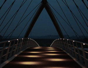 Vandaalbestendige verlichting en armaturen van RXLight lichten de Hoogtijbrug in Zaandam uit.