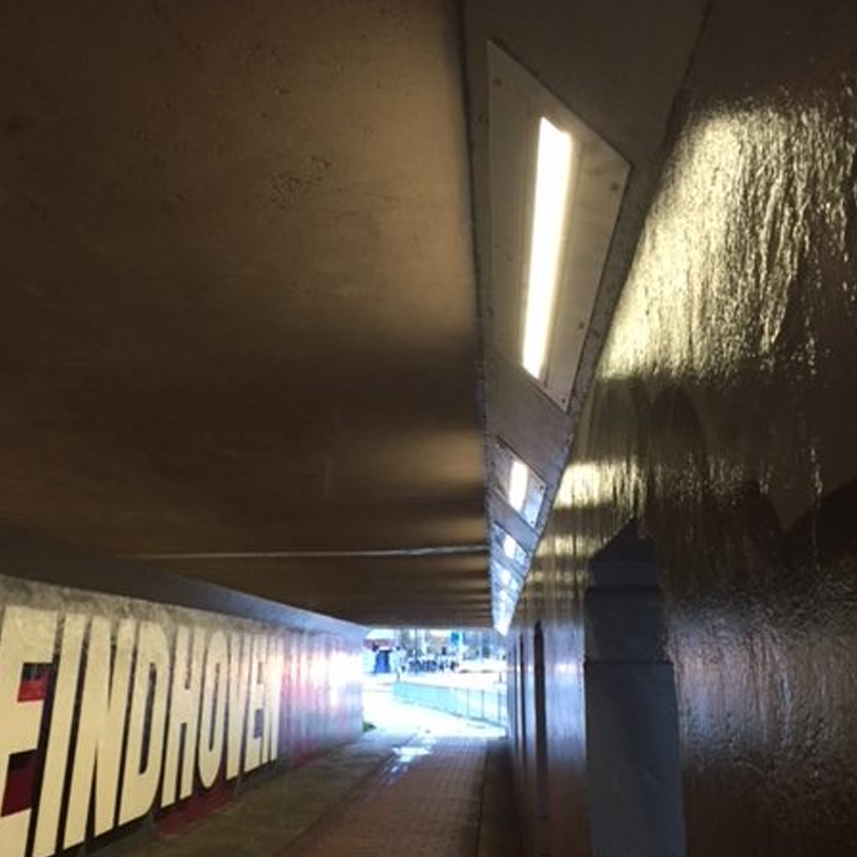 In samenwerking met de gemeente Eindhoven heeft RXLight de fietspaden van de Elisabeth tunnel mogen aanlichten. In samenwerking met de gemeente Eindhoven heeft RXLight de fietspaden van de Elisabeth tunnel mogen aanlichten.