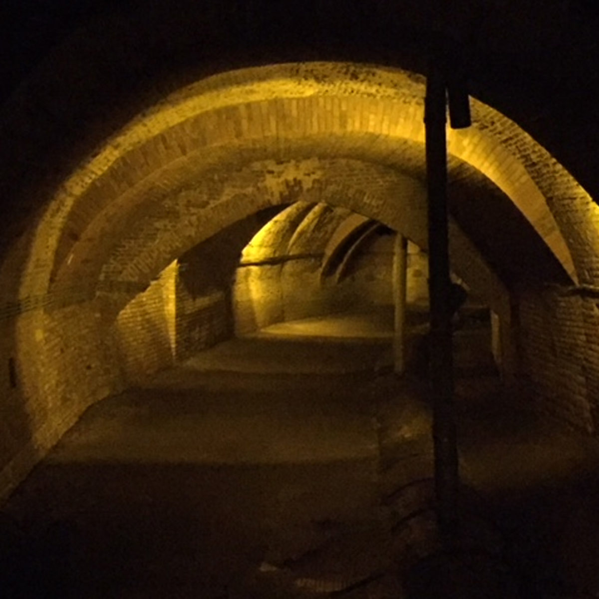 Het rioolstelsel Grebbe in Bergen op Zoom had nieuwe verlichting nodig, en RXLight beschouwde dit als een mooie uitdaging. Het rioolstelsel Grebbe in Bergen op Zoom had nieuwe verlichting nodig, en RXLight beschouwde dit als een mooie uitdaging.